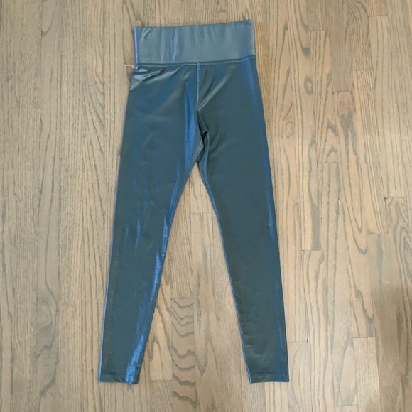 Croc Design Shiny Leggings - Picture 1 of 5
